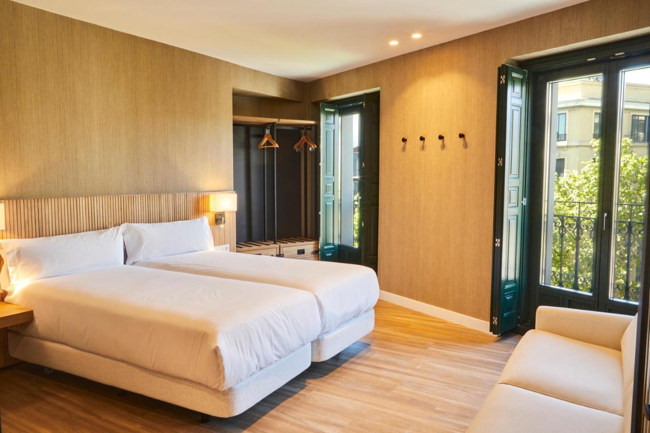 Zweibettzimmer mit Balkon